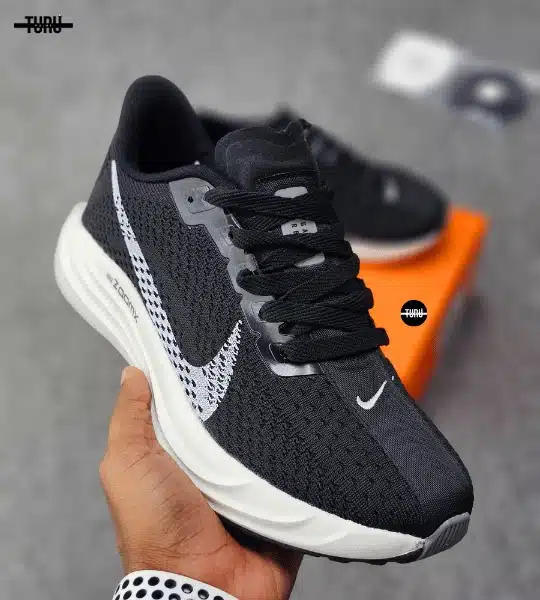 ZoomX Invincible Run Flyknit - Black - Image 8