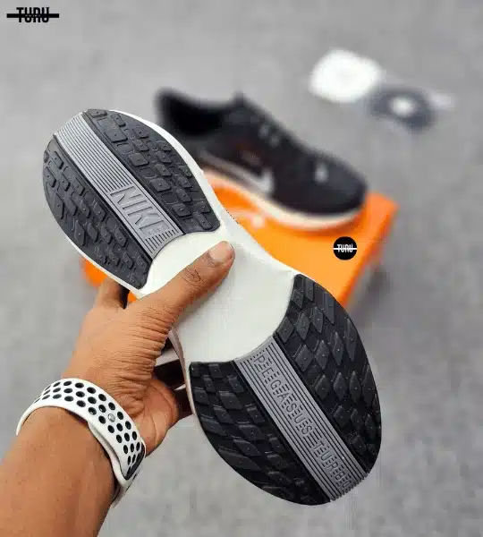 ZoomX Invincible Run Flyknit - Black - Image 6