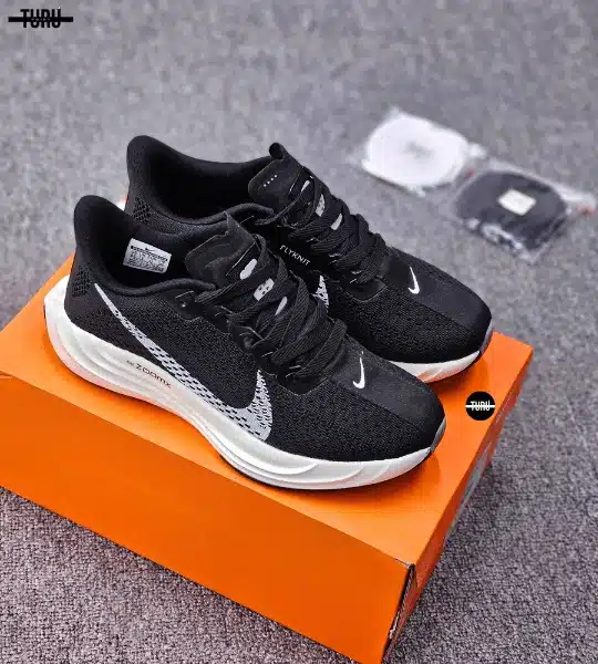 ZoomX Invincible Run Flyknit - Black - Image 3