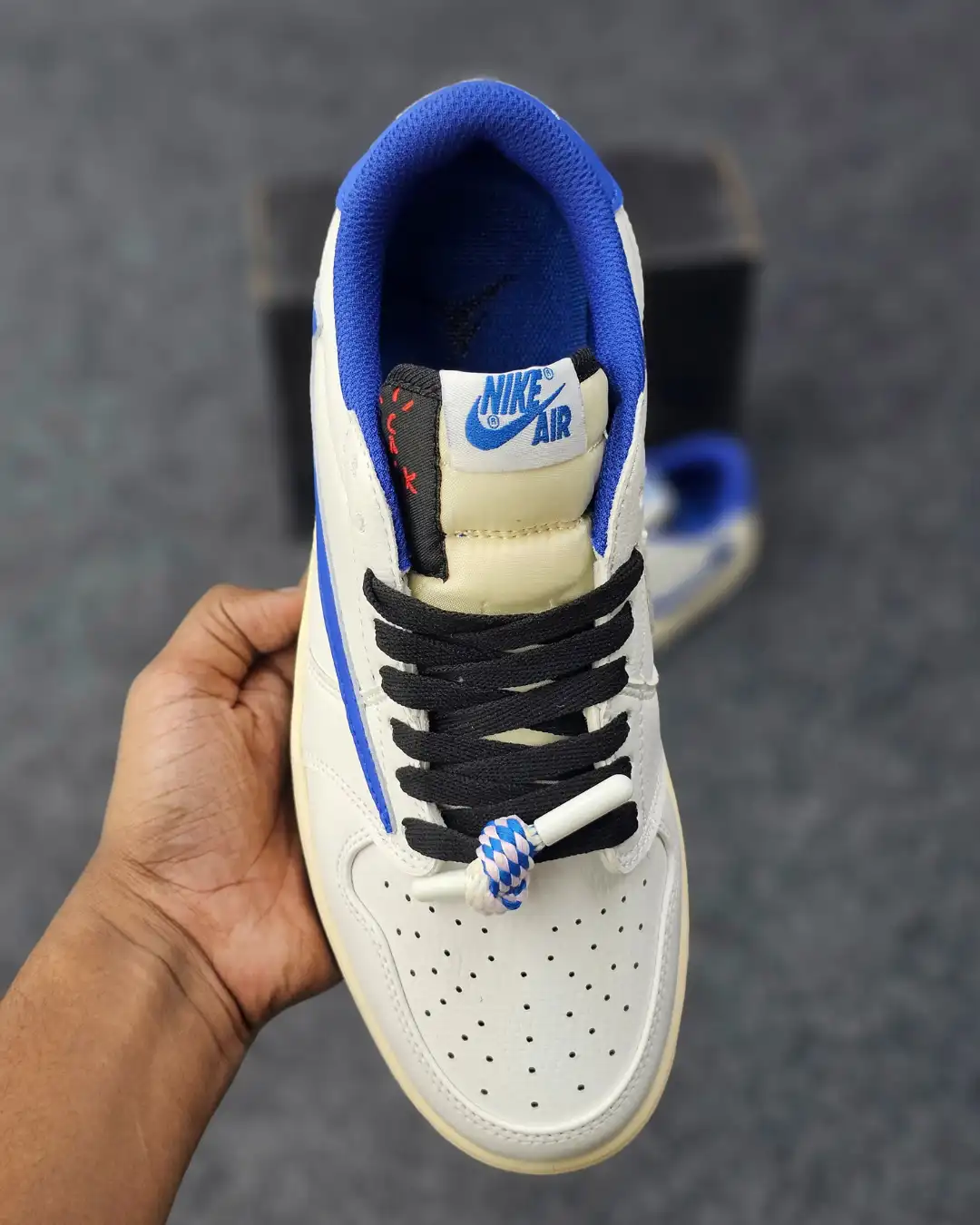 Jordan 1 Low Travis Scott x Fragment Design - Image 3
