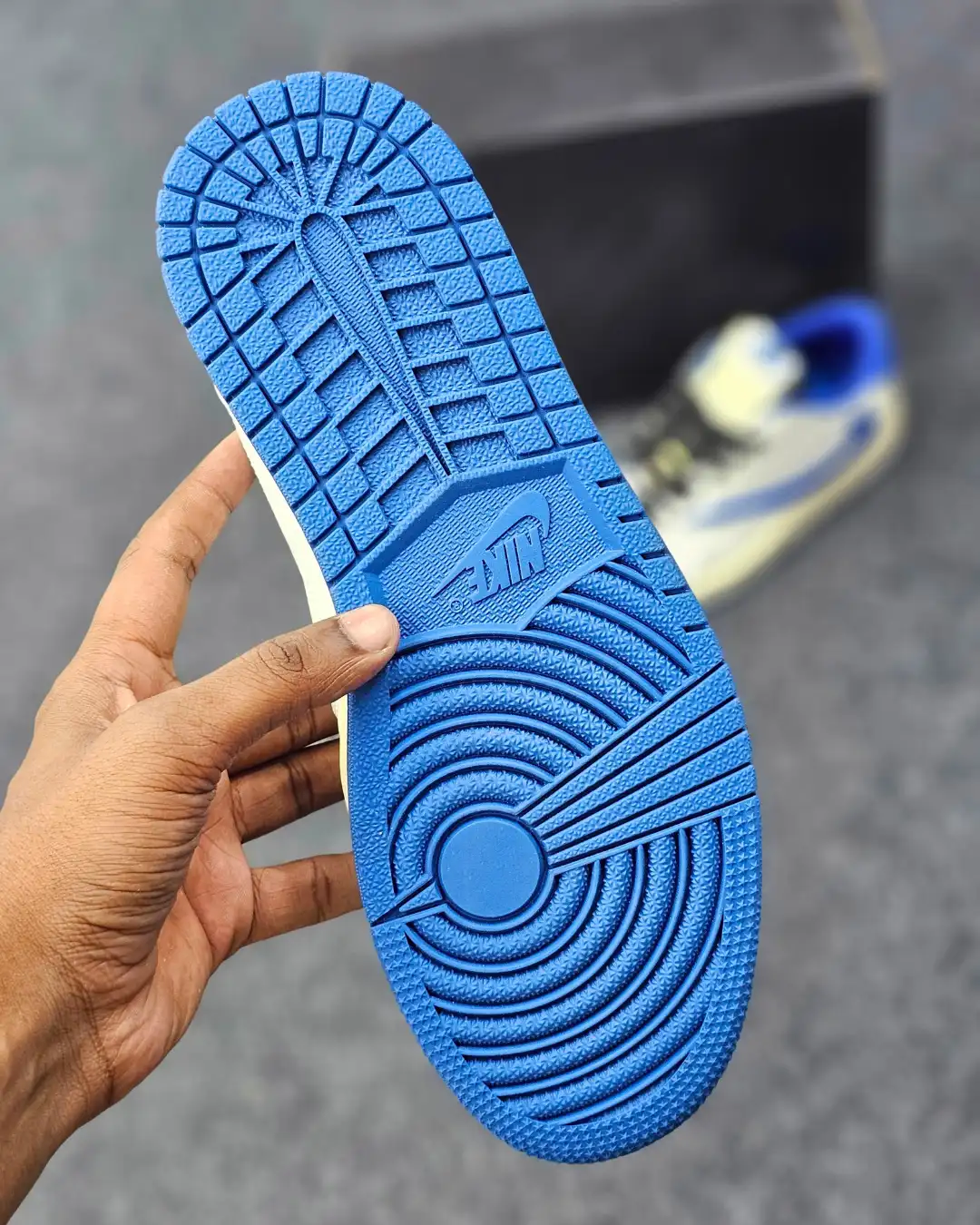 Jordan 1 Low Travis Scott x Fragment Design - Image 6