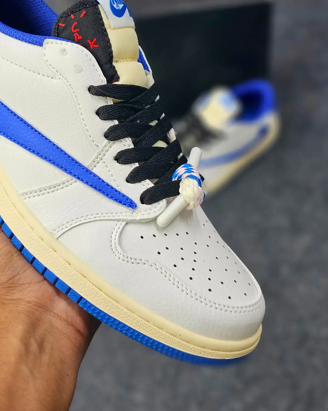 Jordan 1 Low Travis Scott x Fragment Design - Image 2